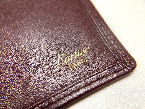 CARTERA LARGA CARTIER VINTAGE MUST CC EMBLEMA CUERO DOBLE PLIEGUE FRANCIA BORGOÑA ROJA - Imagen 18 de 19