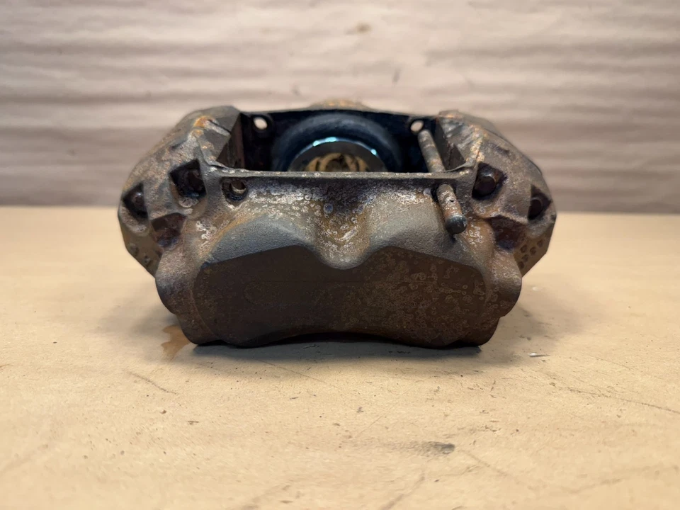 Pinza de freno delantera izquierda original Jaguar XKE S2 S3 1968-74 XJ6 S1 1968-73 OEM Foto 3 de 4