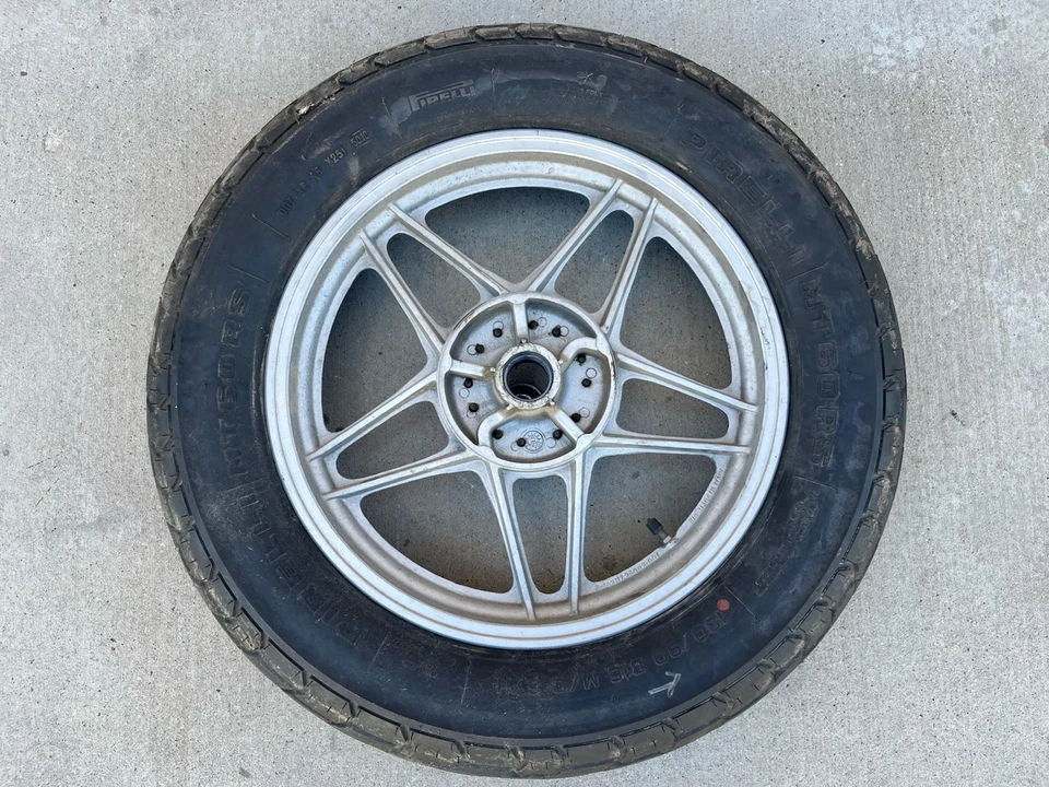 Moto Guzzi V65C 1984 rueda trasera Foto 2 de 4