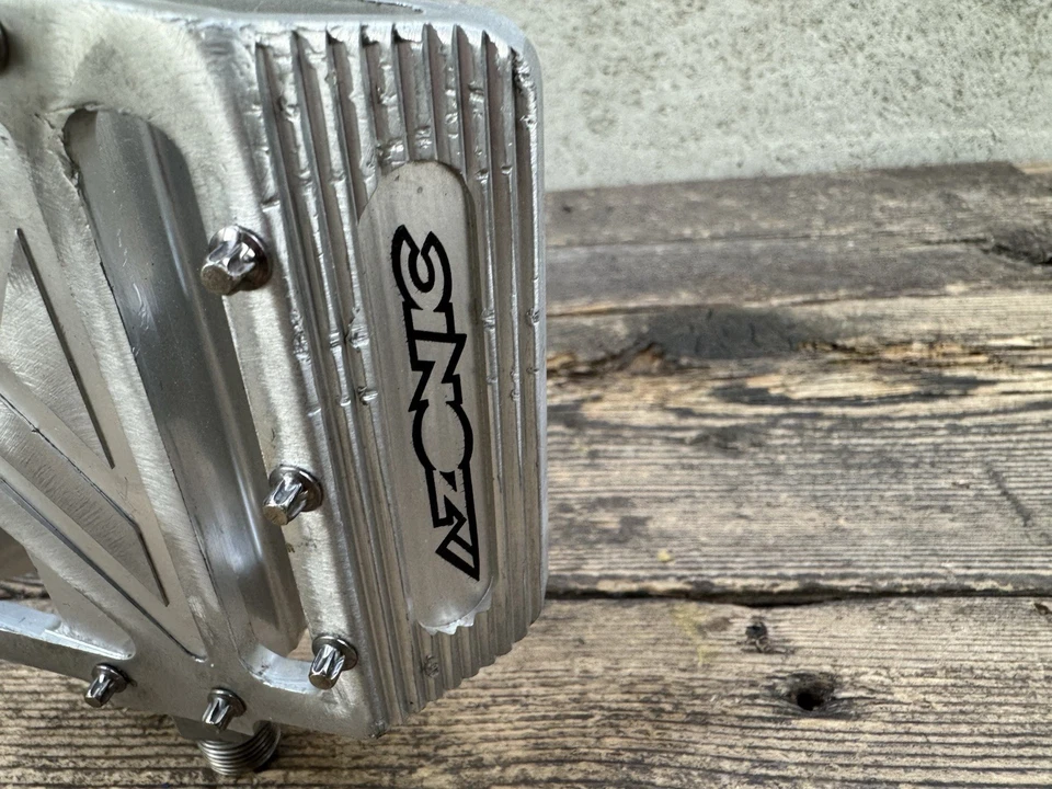 "Pedales Azonic BMX 9/16"" Mid School plateados"  Foto 4 de 4