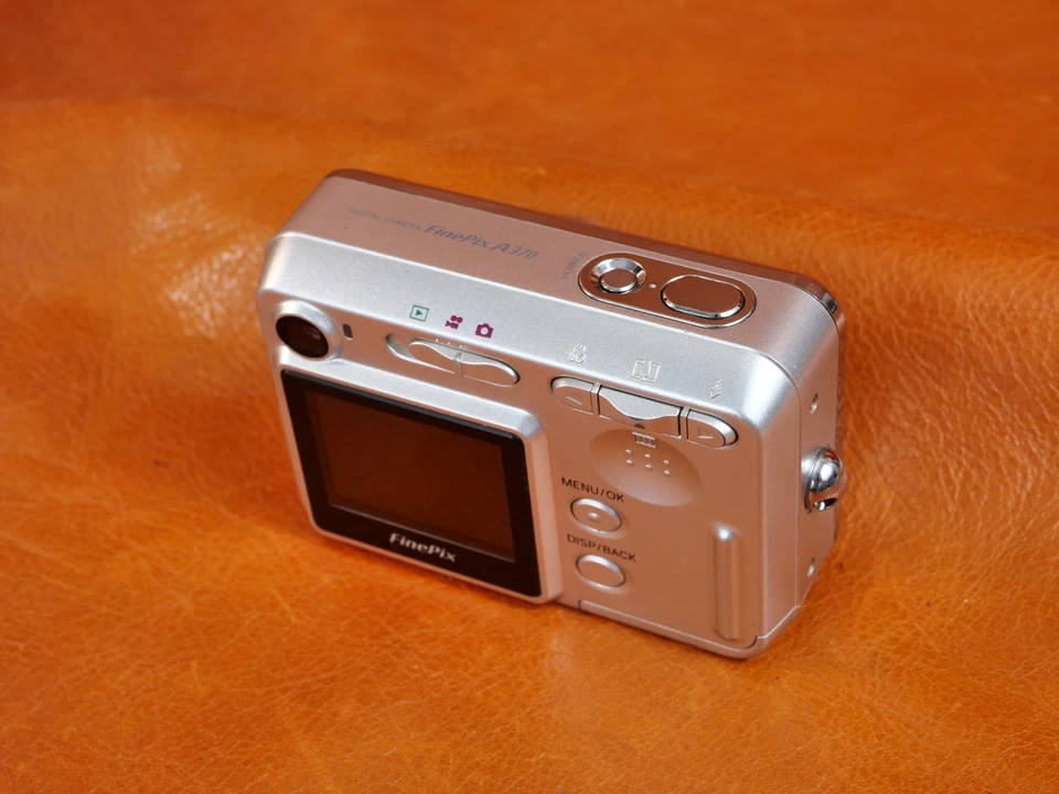 Fujifilm FinePix A370 5.2MP Compact Digital Camera + Case No Memory card Working, photo 3 of 5