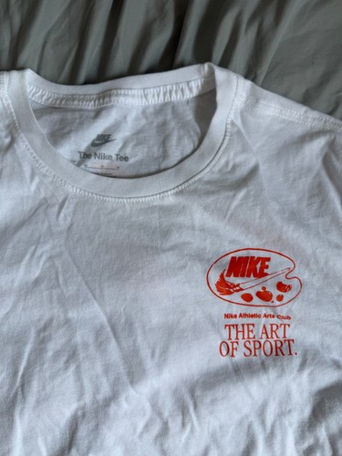 Camiseta Nike "El Arte del Deporte" Mediana $48 - Imagen 3 de 4