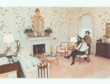 Unused 1981 PRESIDENT RONALD REAGAN AND NANCY RELAXING Washington DC E7388