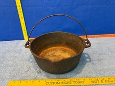Chicago Hardware Hammered Cast Iron Dutch Oven 88   NO LID