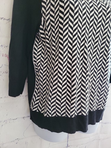 Dana Buchman Chevron Black White Top Size XL Round Neck 3/4 Sleeve Zipper Back - Picture 7 of 12