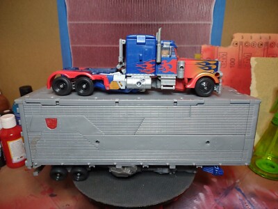 Transformers Dark Of The Moon: Ultimate Optimus Prime