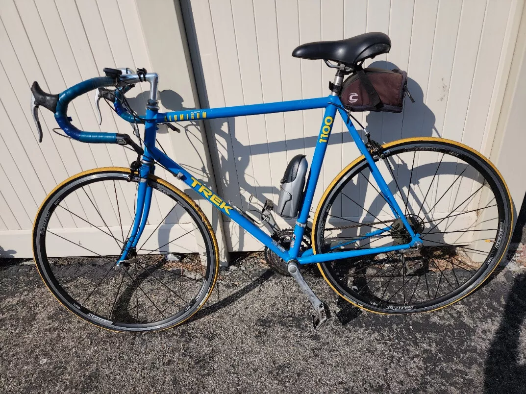 Trek 1100 aluminum road bike discount