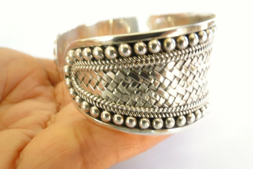 Brazalete brazalete brazalete de plata de ley 925 ancho con borde de cuentas de diseño trenzado sin piedra Foto 2 de 4