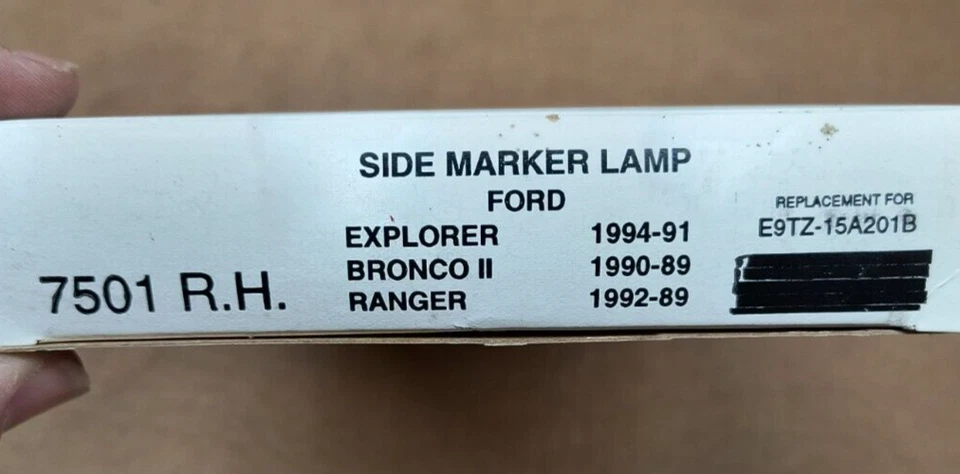 NOS 1989-94 Ford Bronco II Ranger Explorer Right Side Marker Lens 7501 Glo Brite - Image 3 of 3