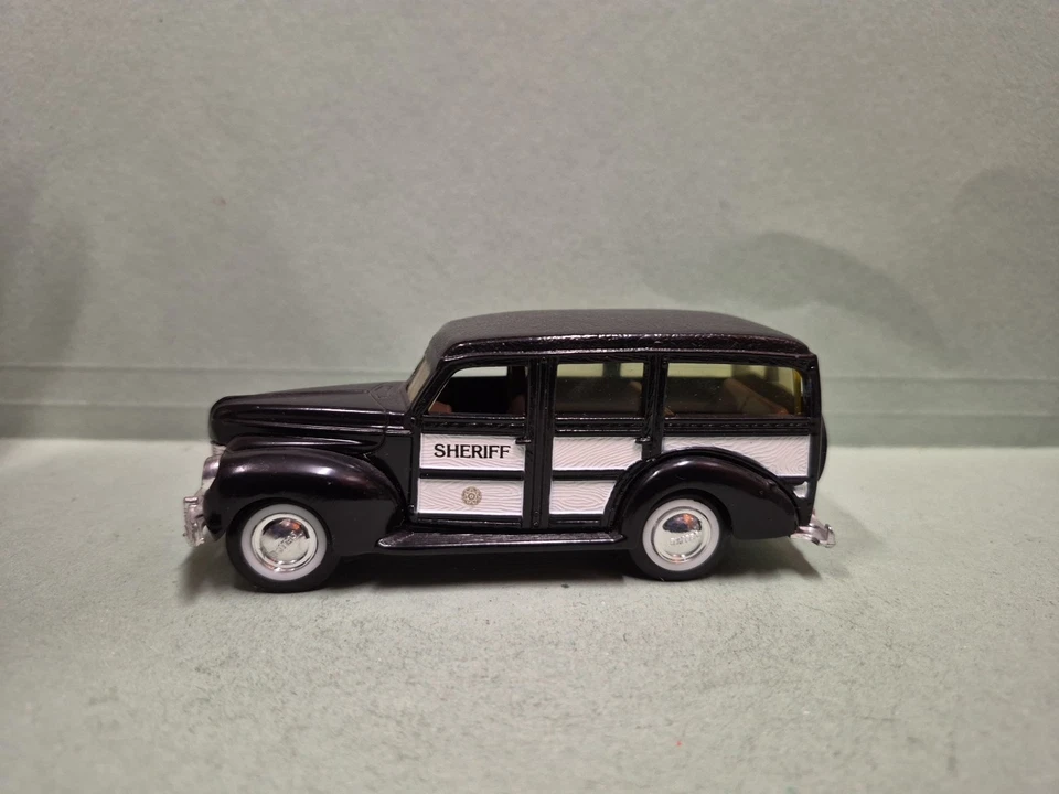 ERTL FORD WOODY SHERIFF 1940 SCALA 1:43 - Immagine 4 di 4