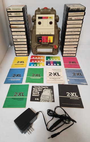 Vintage Mego Corp 1978 2XL Robot 8 Track Player w/28 different games Works Great