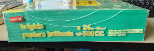 Staples Brights Multipurpose Paper 24 lbs. 8.5" x 11" Dark Green 500/Ream 733092 - Picture 3 of 5