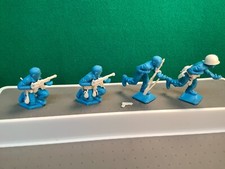 VINTAGE PAYTON ARMY SOLDIERS WITH ACCESSORIES