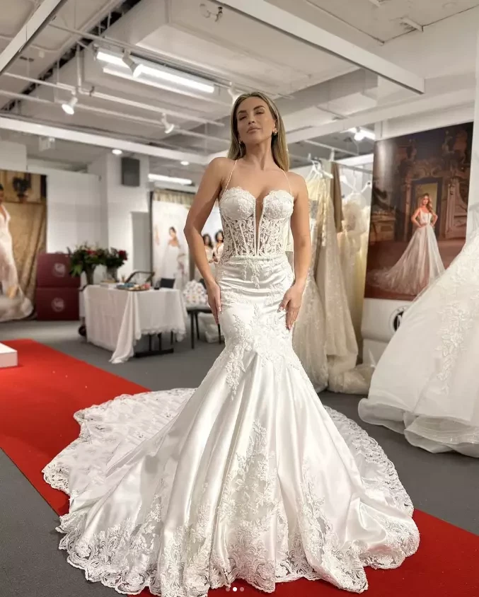 Sexy Sirena Vestidos de Novia Correas de Espagueti Apliques de Encaje Tren Vestido de Novia Foto 2 de 4
