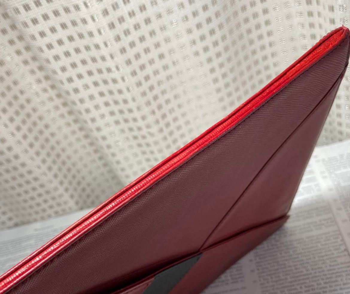 Yves Saint Laurent Borsa a pochette in pelle a forma di lettera vintage