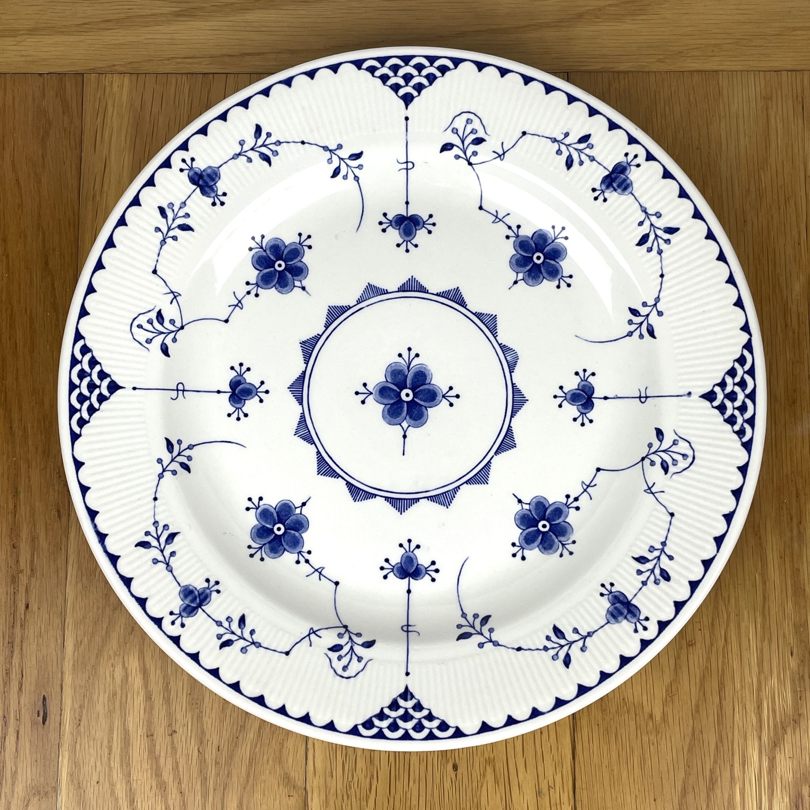 Plato redondo grande vintage Furnivals azul Dinamarca 12” #2