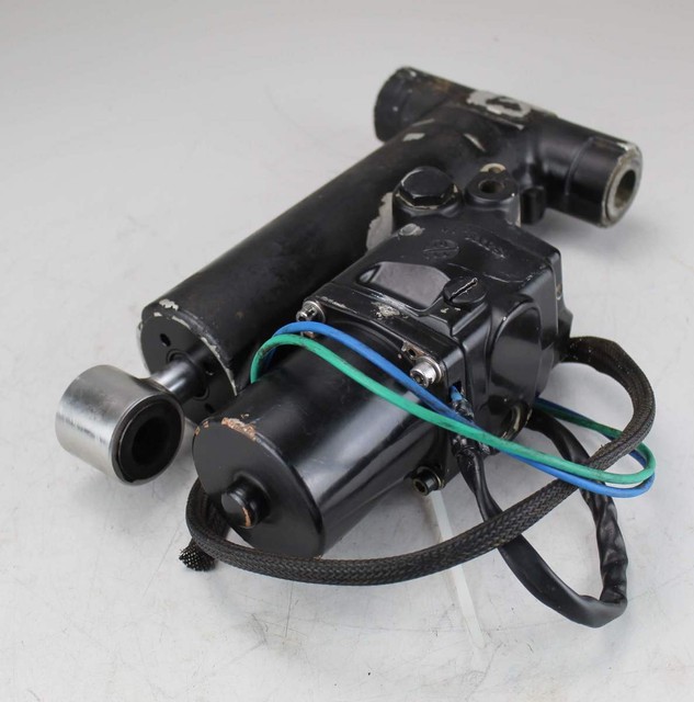 BRP EVINRUDE Etec 75 90 115 HP OUTBOARD Tilt & Trim Unit W/ Motor 2004