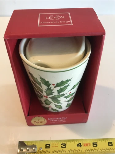 LENOX NIB CHRISTMAS HOLIDAY 12oz HOLLY BERRY MUG - PORCELAIN TOP