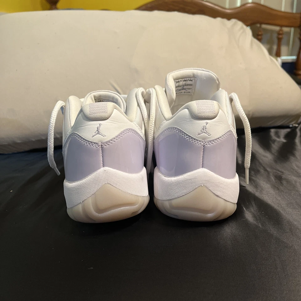 Talla 12 - Air Jordan 11 Retro Bajo Violeta Puro W Foto 3 de 4
