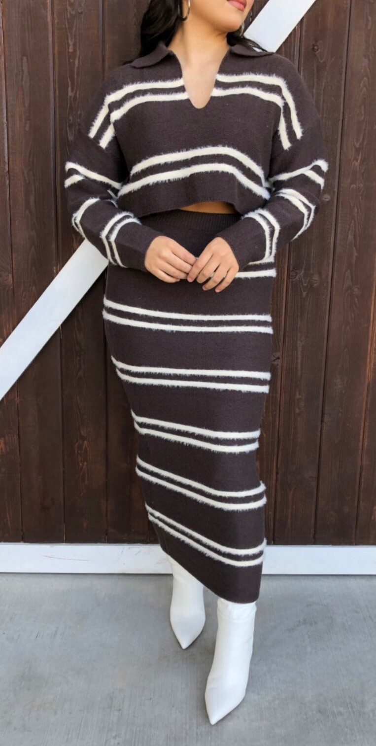 NWT Women’s Boxy Notch Neck Striped Sweater and Midi Skirt Set Small Blanc