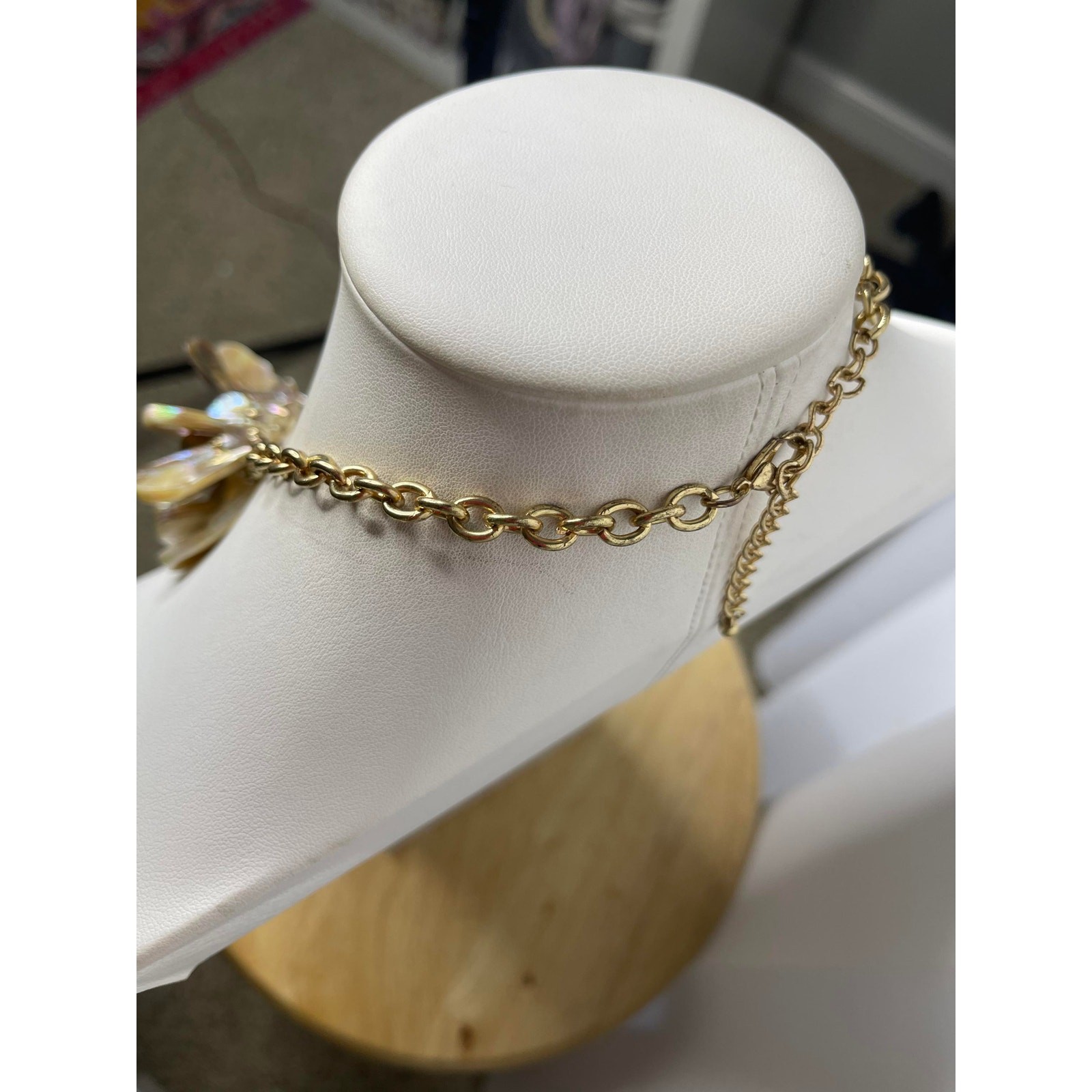 Shell statement necklace natural shells set in go… - image 6