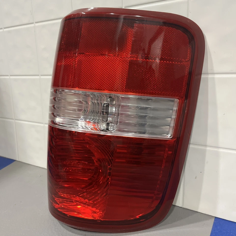 5L34-13B505-A 2006 Lincoln Mark LT Driver LH cuarto de luz trasera montada OEM Foto 4 de 4