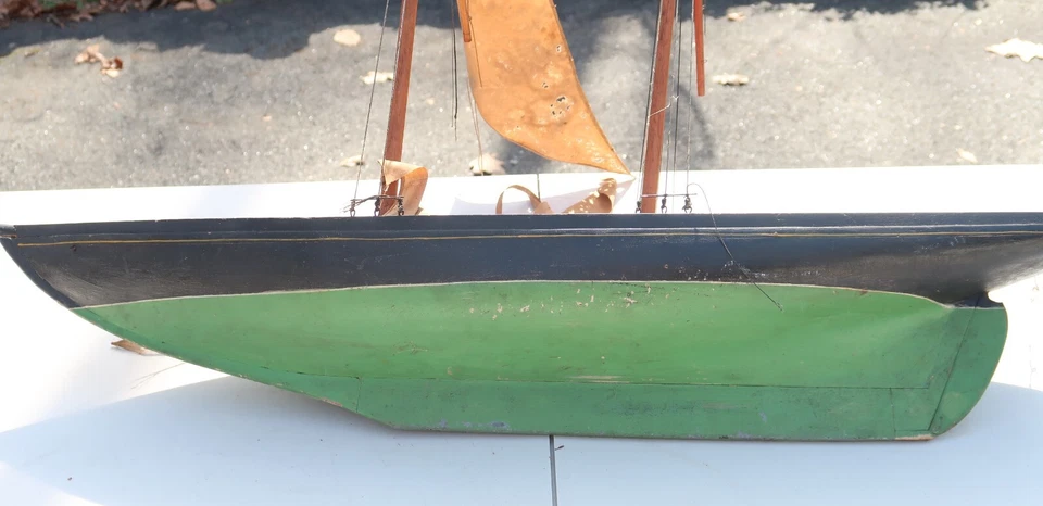 VINTAGE LARGE POND BOAT 33 INCHES + - Image 2 of 4