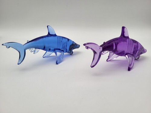 Juego de dos abridores de botellas en forma de tiburón acrílico 6 3/8" x 2 7/8" azul y púrpura - Imagen 7 de 15