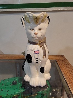 Royale Stratford Staffordshire CAT Vase Toby Jug Pitcher Figure White BLACK 9''