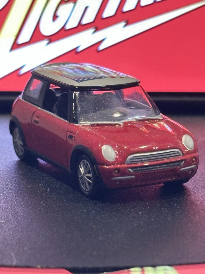 Johnny Lightning 2005 Mini Cooper Red , White Top American Flag - Image 4 of 4