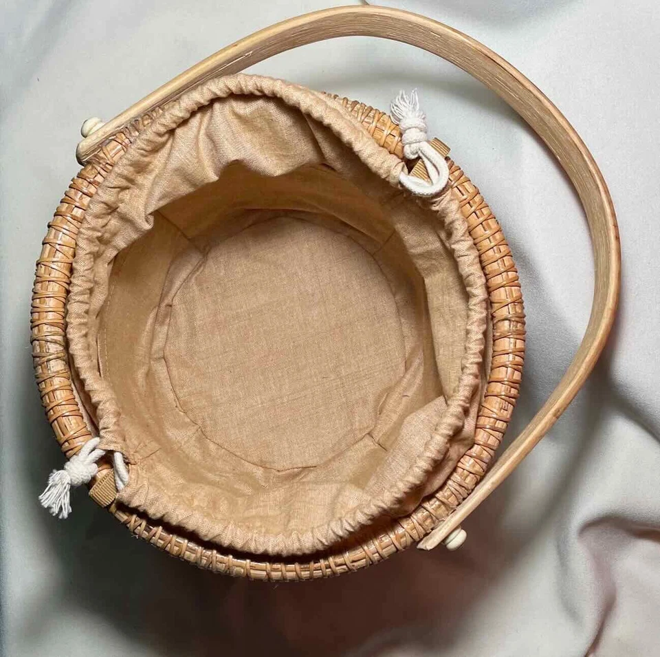 Nantucket Style Round Basket Purse Linen Lining Handmade 10in w x 7in Vintage - Image 3 of 4