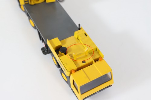 Siku 1847 1:87 Scale Heavy Haulage Transporter with Flat-Bed Trailer - Picture 10 of 10
