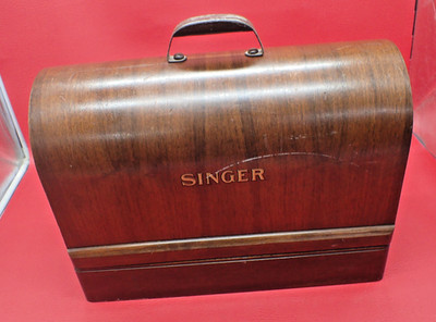 Vintage Singer Sewing Machine 99 128 Bentwood 3/4 Size Carrying Case NICE