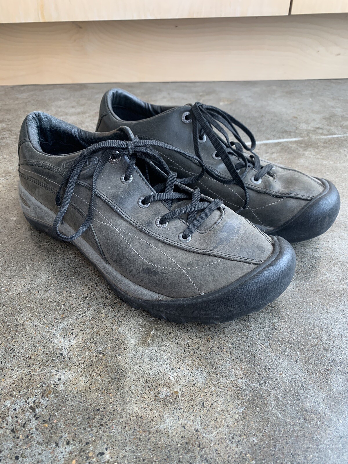 Scarpe da trekking da donna Keen Toyah nere grigie in pelle Oxford taglia 10