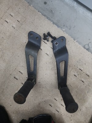 Yamaha XVS 950 Schraube 20l6 - 2020 Fußrasten hinten. Original Halterung Paar