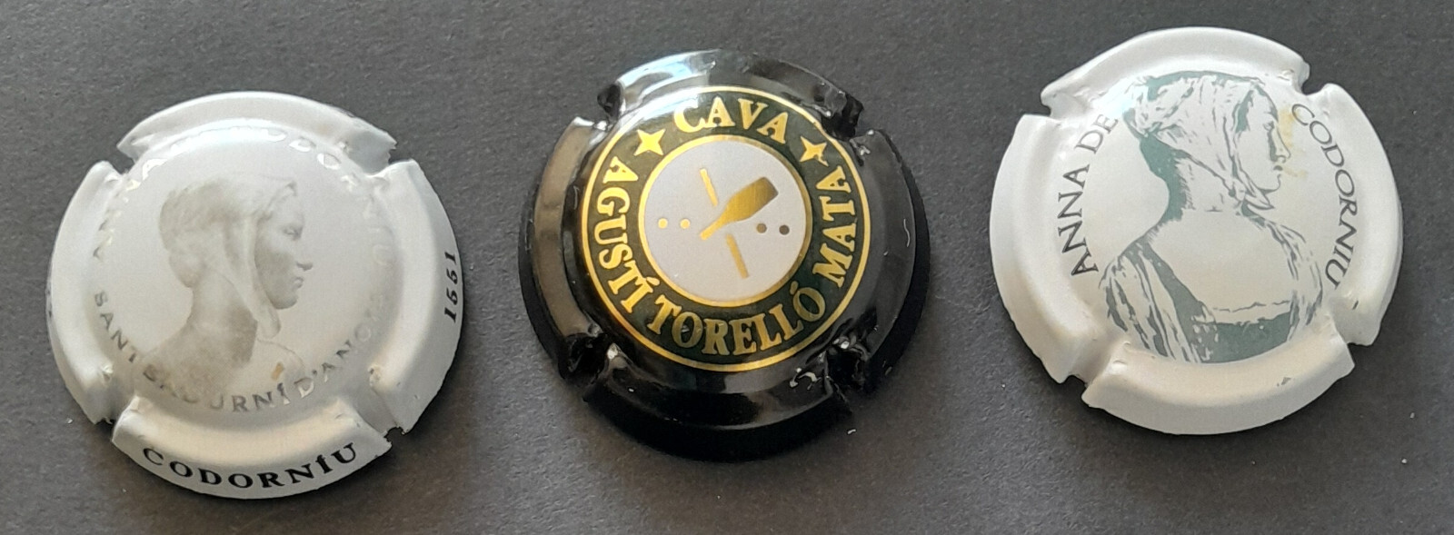 CH060_PLACAS,CHAPAS,CAPSULAS CAVA AGUSTI TORELLO MATA,ANNA DE CODORNIU