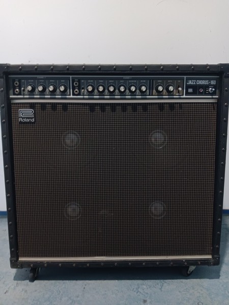 Amplificador Roland jazz chorus 160