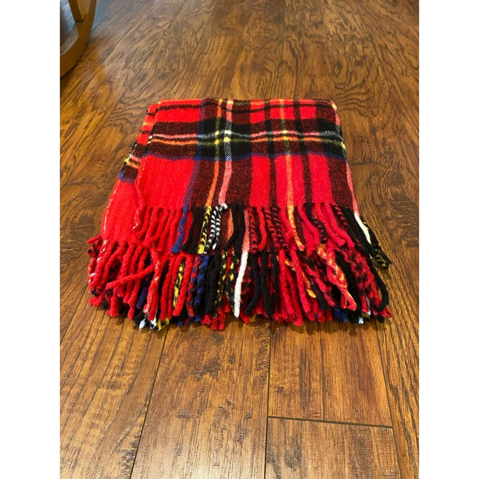 Качественное красное клетчатое плед с краем бахромы 54 дюйма x 61 дюйм тип тяжелой фланели - Изображение 2 из 4