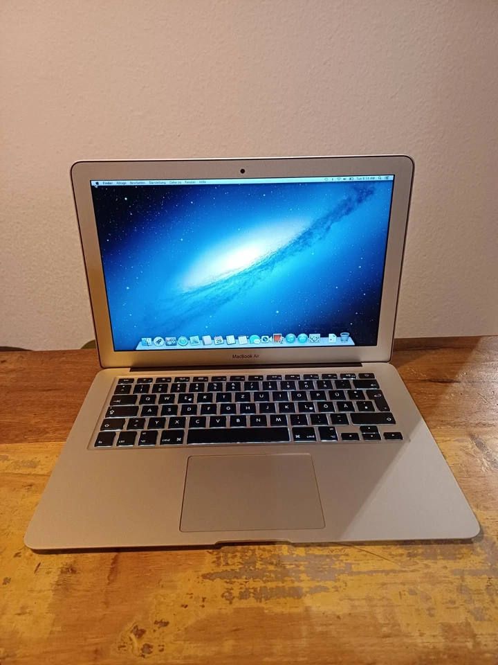 Apple MacBook Air Notebook Laptop A1466 Core i5, 4 GB RAM 128 GB, funktioniert