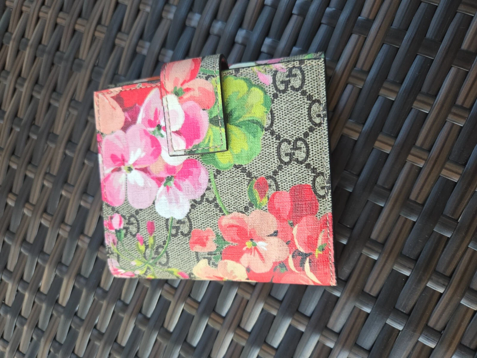 Portefeuille Gucci rose/beige GG Supreme Blooms toile à rabat français  