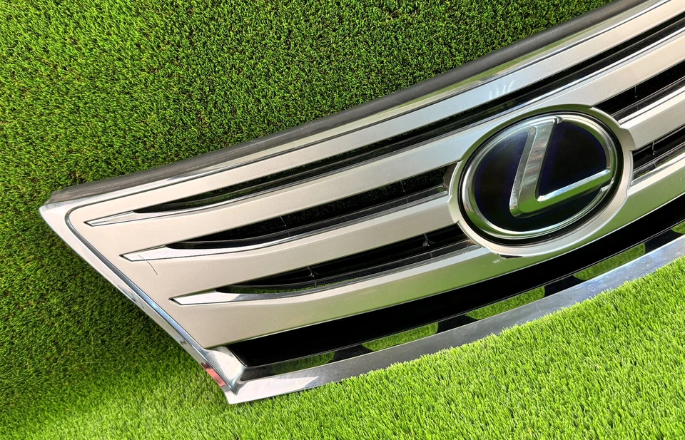 Grelha de para-choque dianteiro Lexus LS600H LS460L 2010-2012 com emblema de radar usada - Imagem 3 de 4