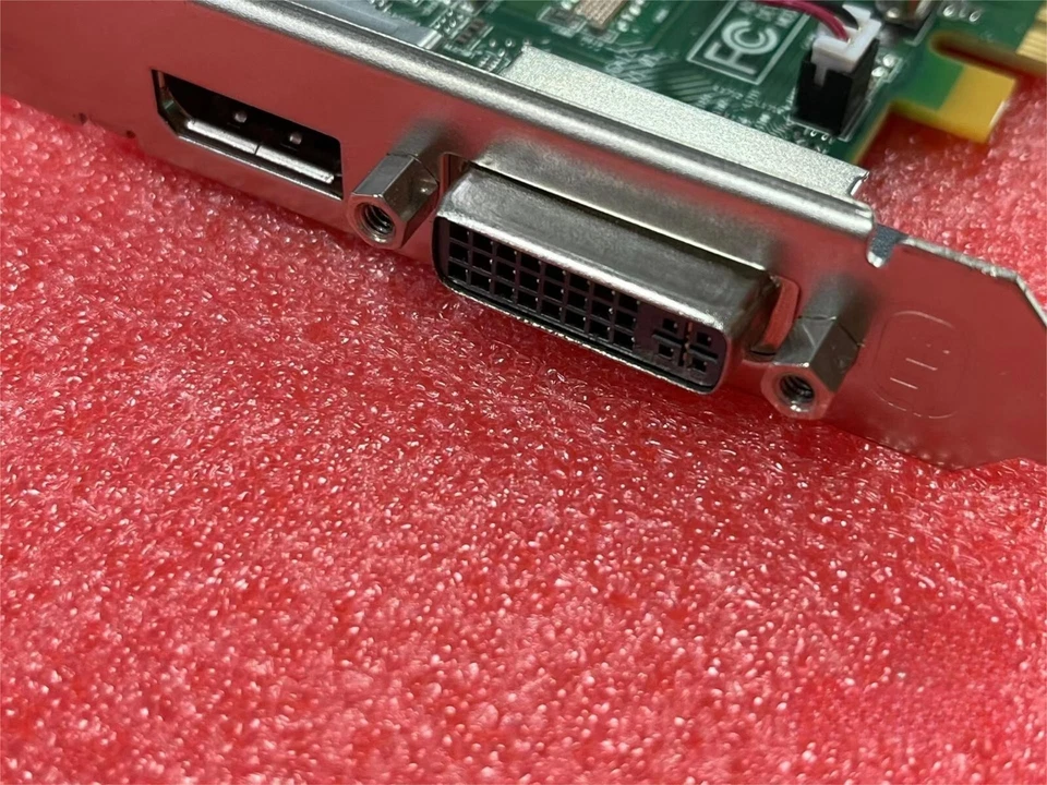 AMD Radeon R5 340X 2GB DDR3 DVI DisplayPort PCIe Video Card - Image 3 of 3