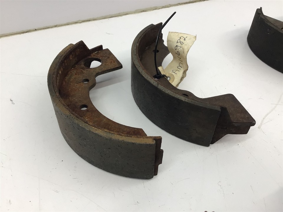 JOHN DEERE 318 332 322 330 316 420 430 BRAKE SHOE PAIR AM116982 | eBay