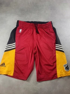 Short de sport Vintage Adidas rouge et jaune avec logo Nba taille L - Photo 1/4