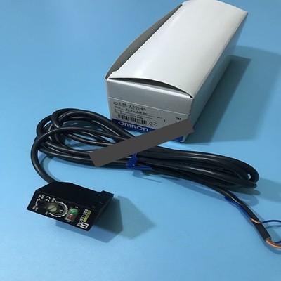 1PCS new   Diffuse reflectance sensor E3S-LS5C4S Fast Ship *tm