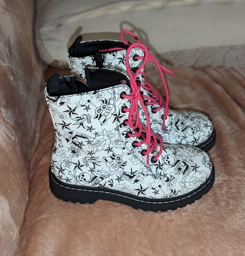 Torrid Betsey Johnson 7.5W White Skull 