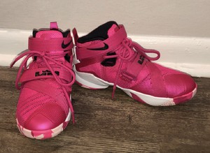 lebron soldier 9 breast cancer