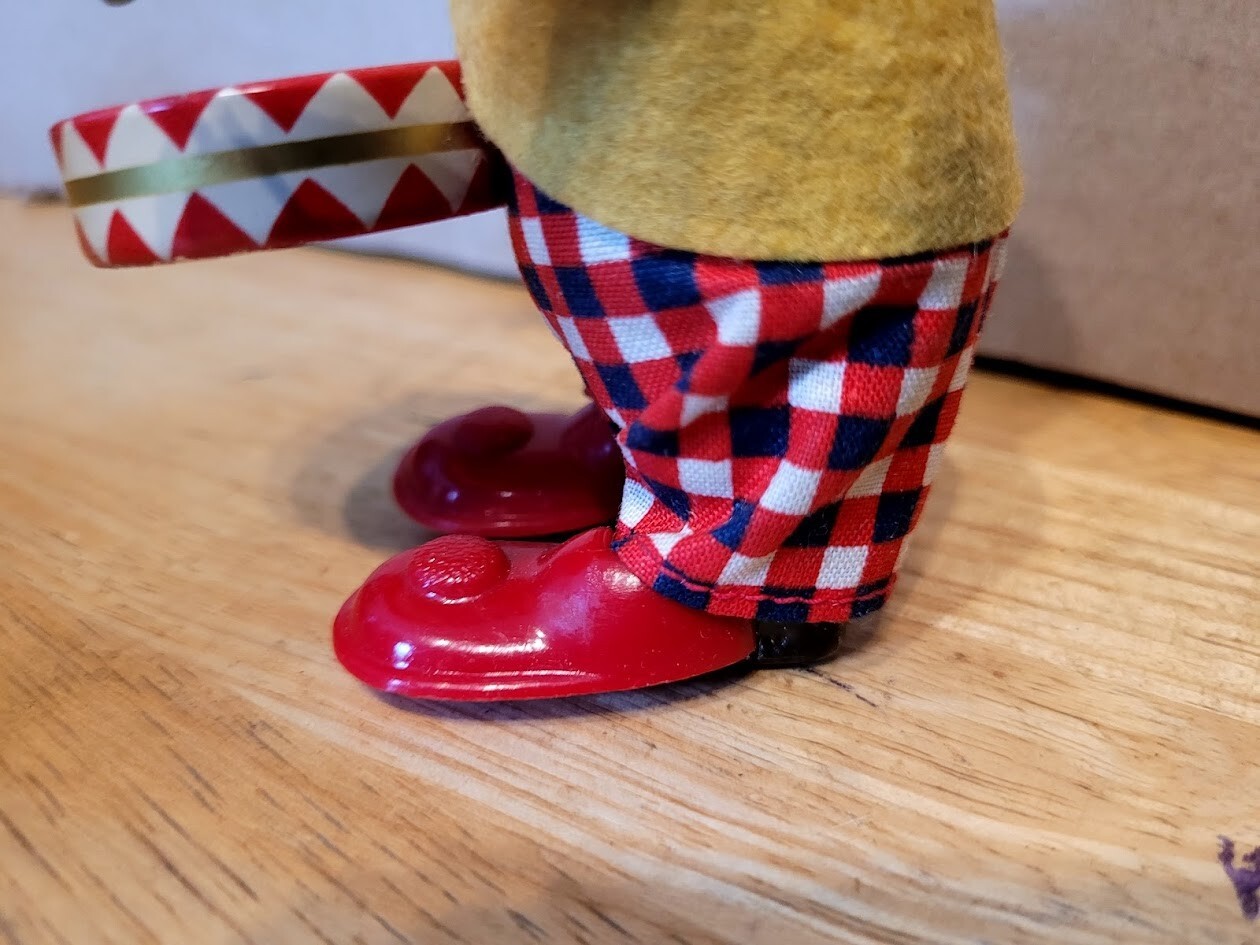 EXCELLENT VINTAGE  SCHUCO WIND UP  DANCING   CLOWN  DRUMMER in BOX