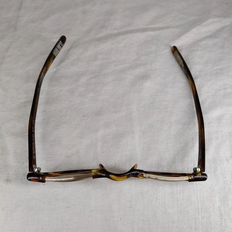 Óculos Safilo vintage década de 1960 Park Ave modelo marrom armação 5 1/2" tamanho 45-20-145 - Imagem 2 de 4