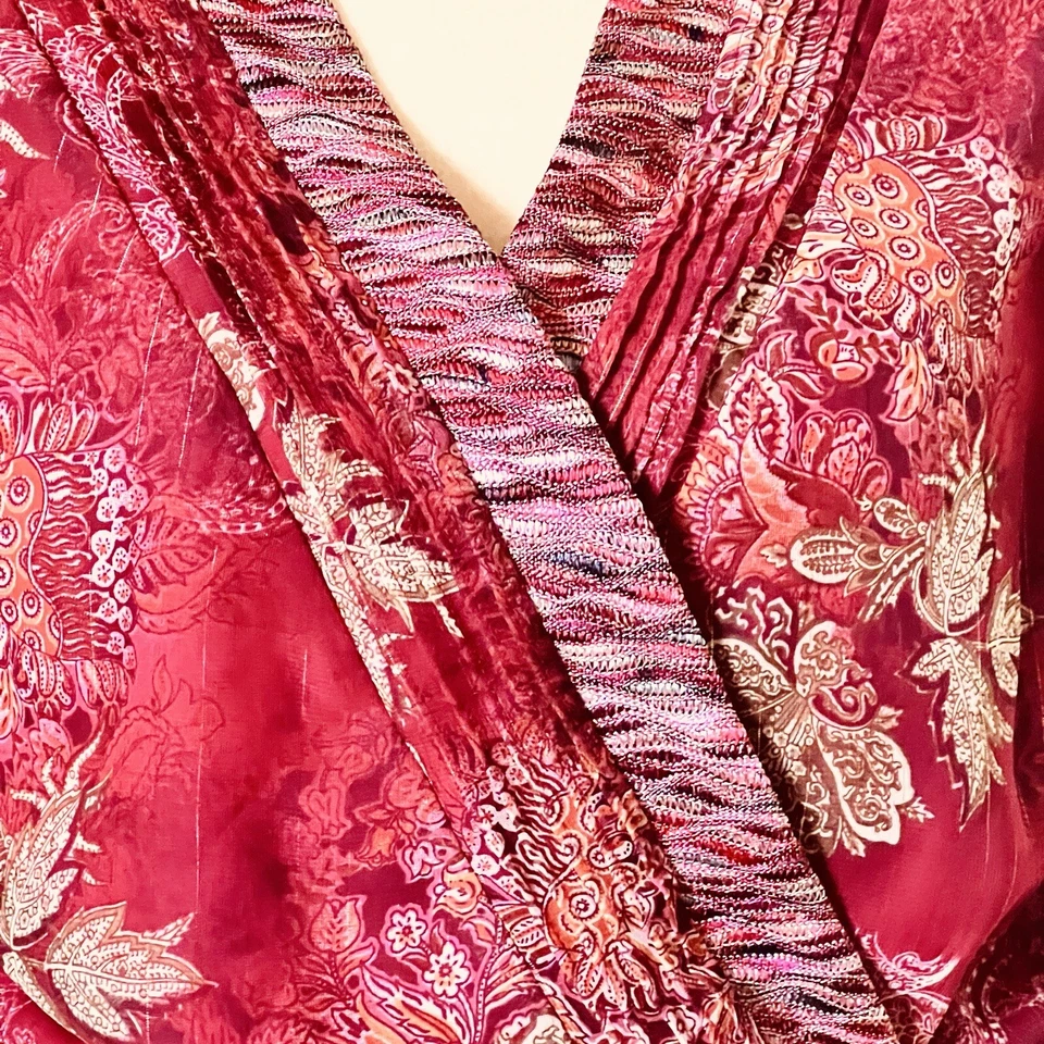 J.H. Top envolvente de colección talla 10 estampado borgoña mangas transparentes corbata en la cintura Foto 3 de 4